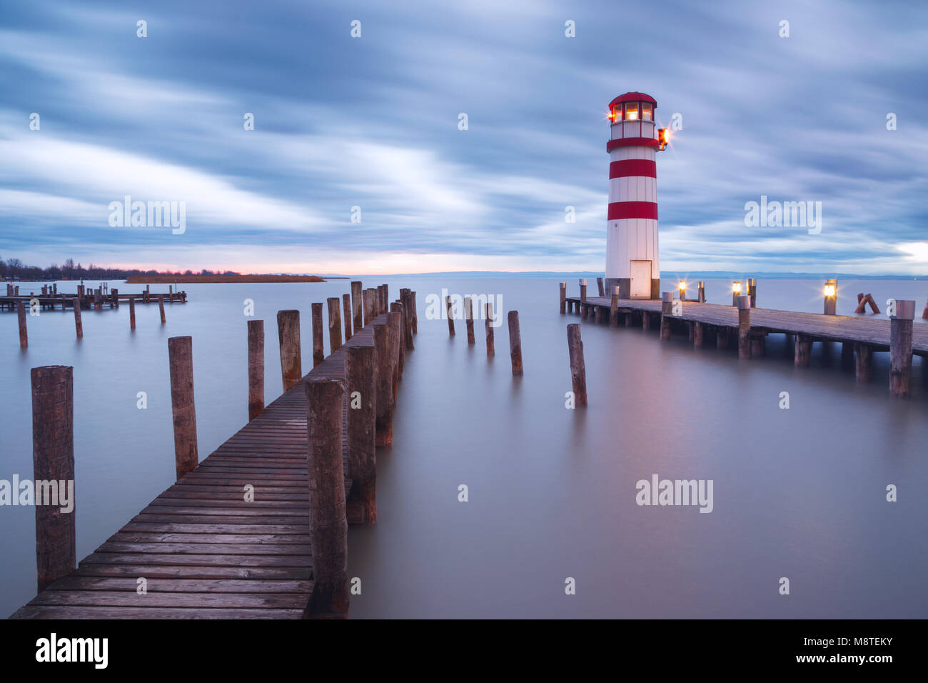 Phare du lac de Neusiedl (Podersdorf am See) au coucher du soleil, Burgenland, Autriche Banque D'Images