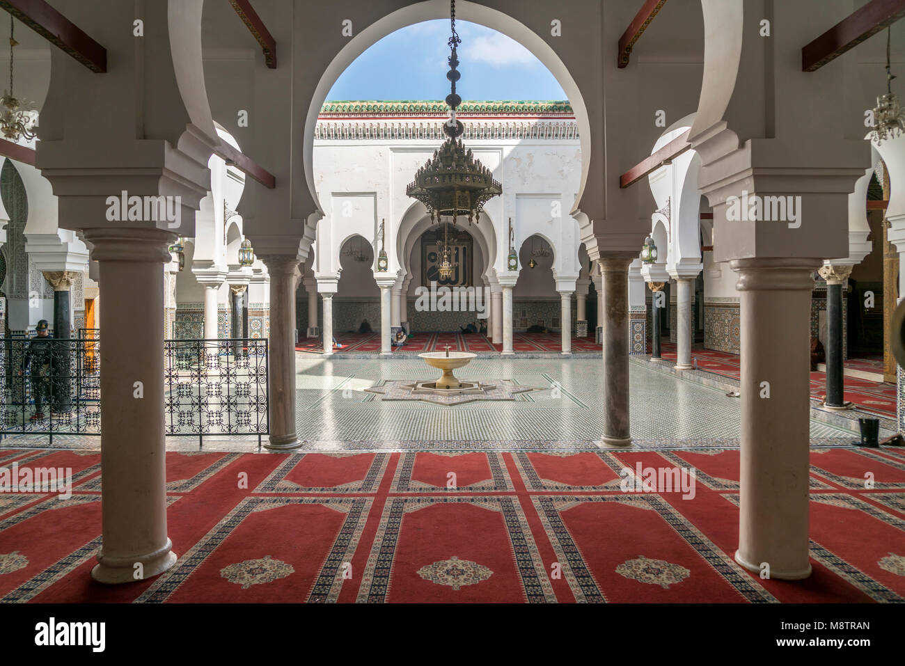 Innenhof der Moschee Kairaouine, Fes, Königreich Marokko, Afrika | Mosquée de Kairaouine courtyard, Fes, Royaume du Maroc, l'Afrique Banque D'Images
