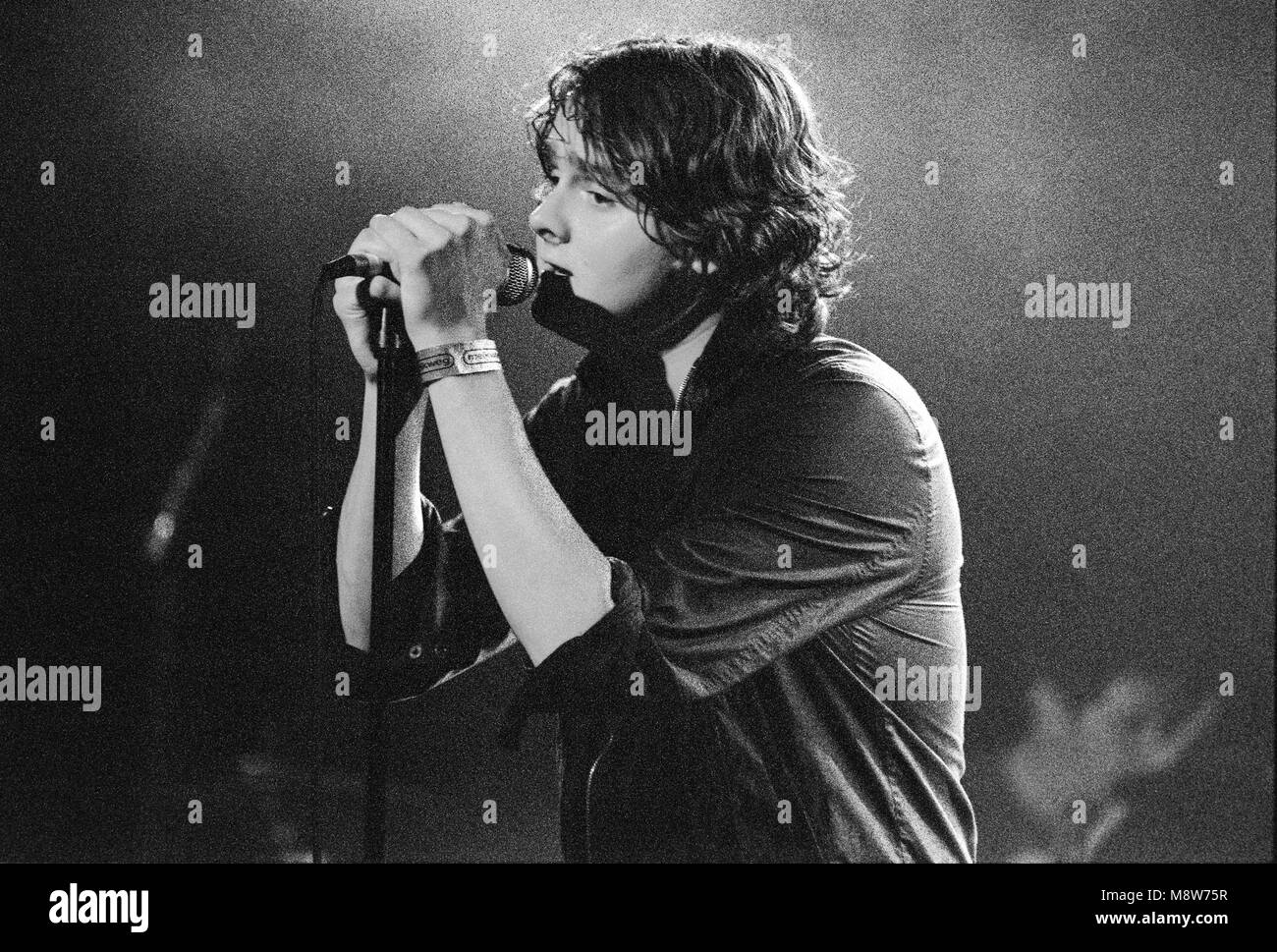 Tom Chaplin, chanteur du groupe anglais Keane se produisant au Melkweg Lijnbaansgracht, 8 juillet 2004, Amsterdam, Pays-Bas Banque D'Images