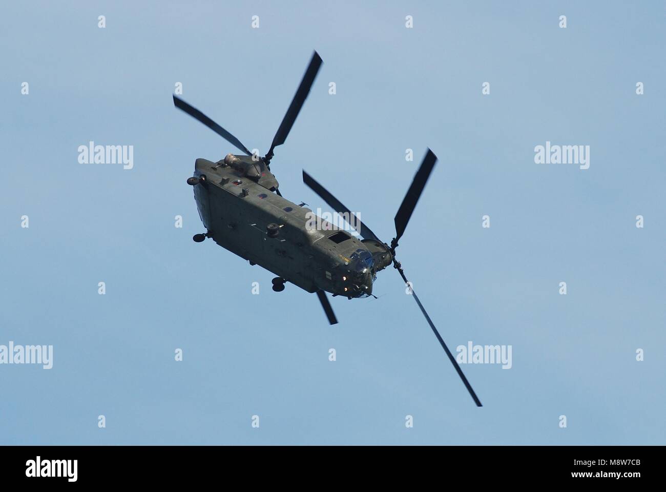 Un hélicoptère Chinook de Boeing HC2 de la RAF doit effectuer à l'Airshow 29-11-2013 à Eastbourne, Angleterre le 11 août 2012. Banque D'Images