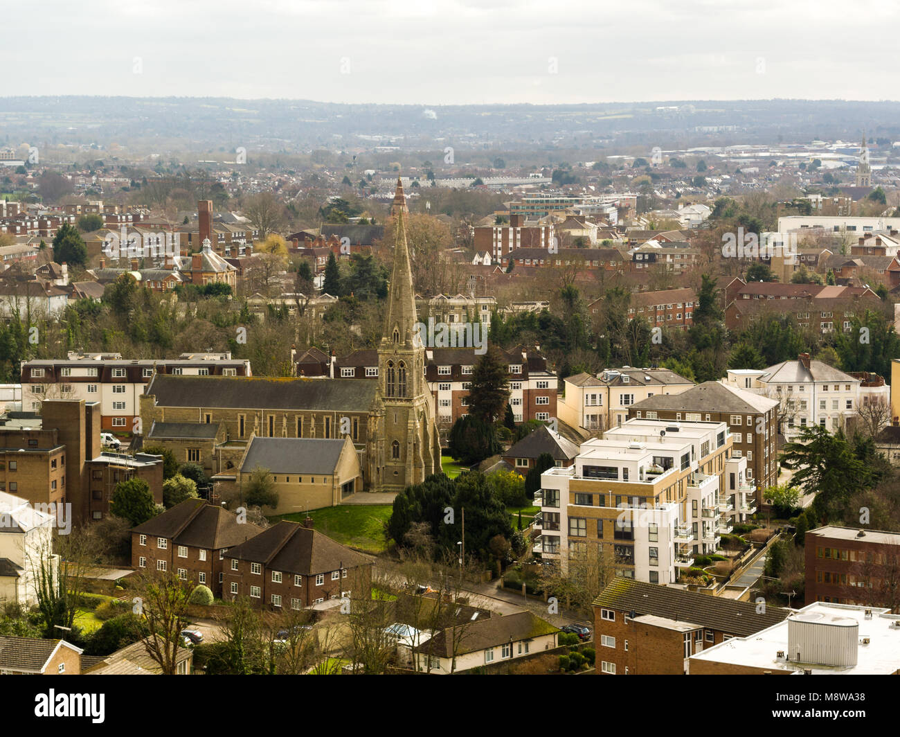 Vue aérienne de la Place St Marc c of e church, Surbiton, London, UK Banque D'Images