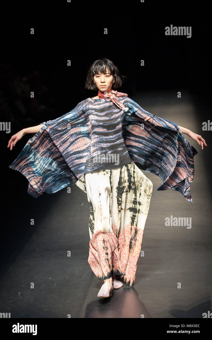 2018/03/20 Shibuya de Tokyo, la rencontre de la mode et de l'Asie Indonésie  Tokyo Tokyo Fashion Week, Amazon a/W 2018. Concepteur, Anandia Marina  Putri/Novita Yunus Prêt à Porter, sacs, chaussures et accessoires (