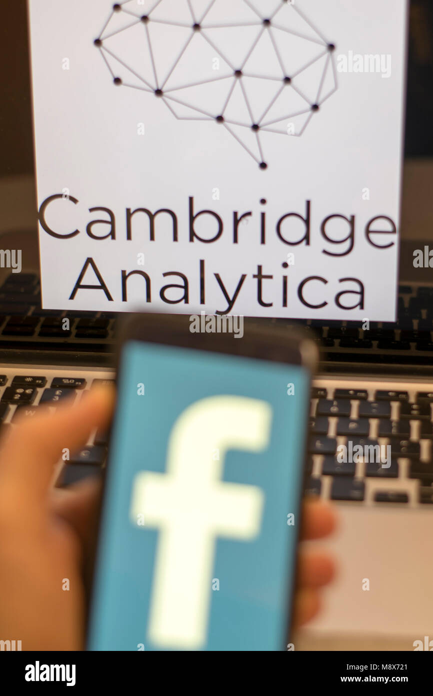 Edinburgh, Royaume-Uni. 20THAPRIL 2018. Les logos de Facebook et Cambridge Analytica sont considérées ensemble comme le scandale de la violation continue. Lorenzo crédit Dalberto/Alamy Live News Banque D'Images
