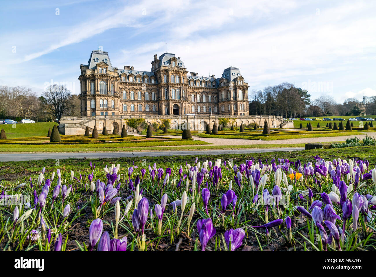 Musée Bowes, Château de Barnard, comté de Durham, Royaume-Uni. Mercredi 21st mars 2018. Météo Royaume-Uni. Le printemps fleurit et le musée Bowes du château de Barnard, tandis que le temps chaud retourne dans le nord de l'Angleterre. David Forster/Alamy Live News Banque D'Images