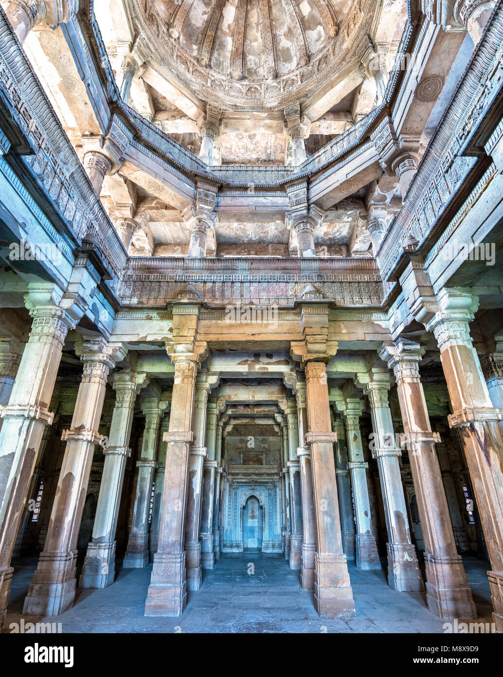Intérieur de Jami Masjid, une attraction touristique au Parc archéologique de Champaner-Pavagadh - de l'état du Gujarat en Inde Banque D'Images