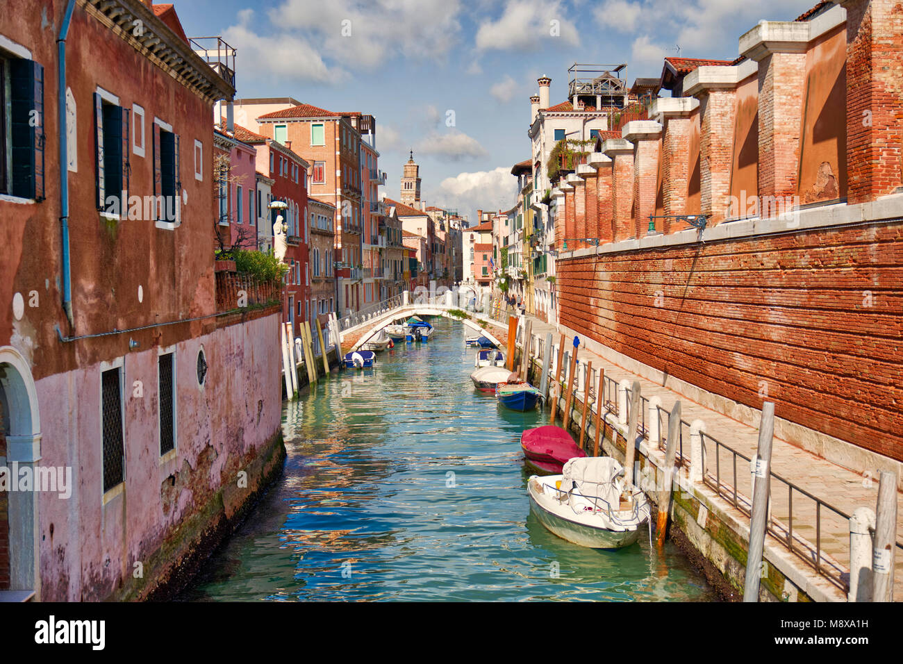 Sur le canal, Venise, Italie. Banque D'Images