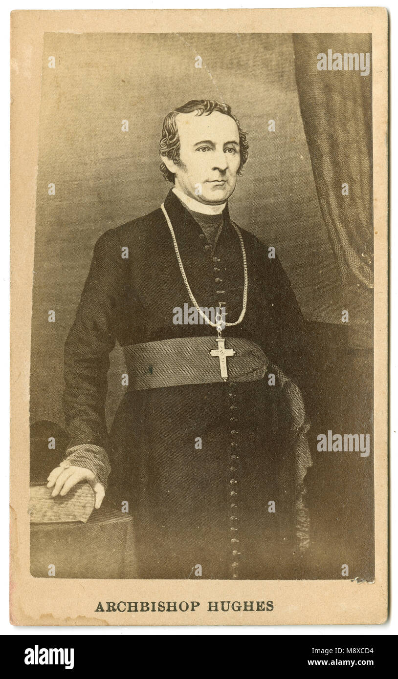 Meubles anciens c1860 Carte de visite, l'Archevêque Hughes. John Joseph Hughes (1797-1864) était un prélat Irlandais de naissance de l'Église catholique romaine aux États-Unis. Il fut le quatrième Évêque et premier archevêque de l'Archidiocèse de New York, qui dessert entre 1842 et sa mort en 1864, et a fondé l'Université Fordham en 1841. SOURCE : CDV ORIGINAL Banque D'Images