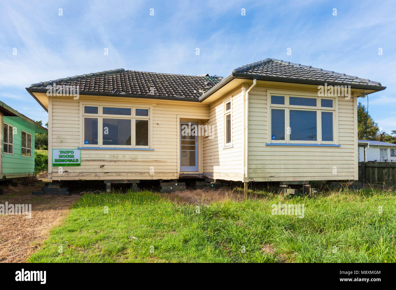 Nouvelle zélande Rotorua Nouvelle zélande Rotorua house sur des blocs pour la dépose d'un nouveau site Maison à vendre Nouvelle zélande Ile du Nord Nouvelle Zélande Océanie Banque D'Images