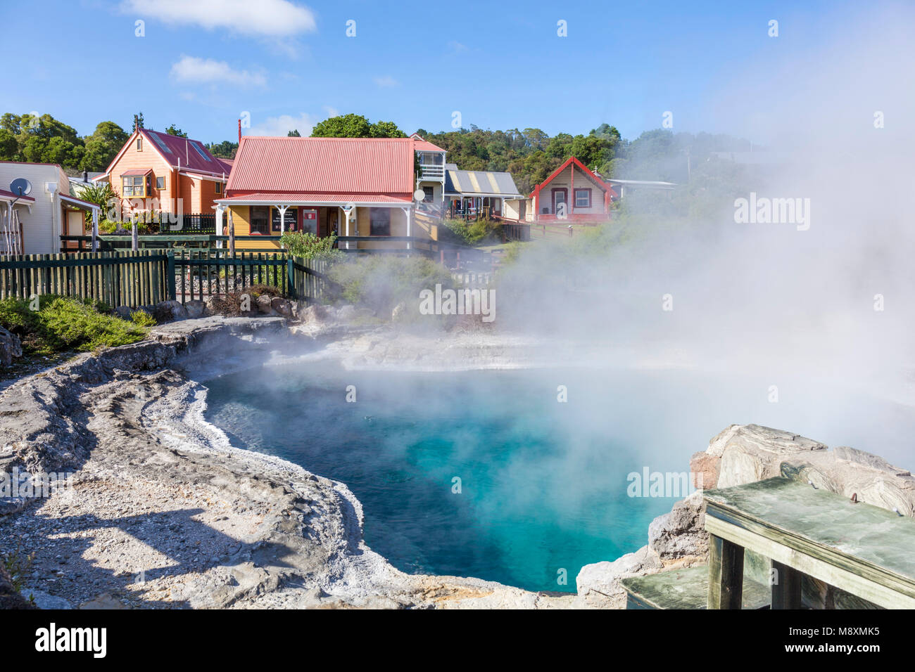 Nouvelle zélande Rotorua Nouvelle zélande Rotorua whakarewarewa thermal pool Parekohuru ou ondes meurtrières piscine chaude Rotorua ile du Nord Nouvelle Zélande Océanie Banque D'Images