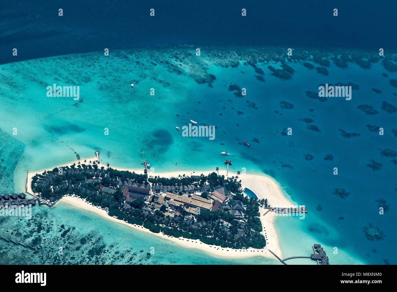 Petite île-hôtel de l'Océan Indien, les Maldives. Banque D'Images