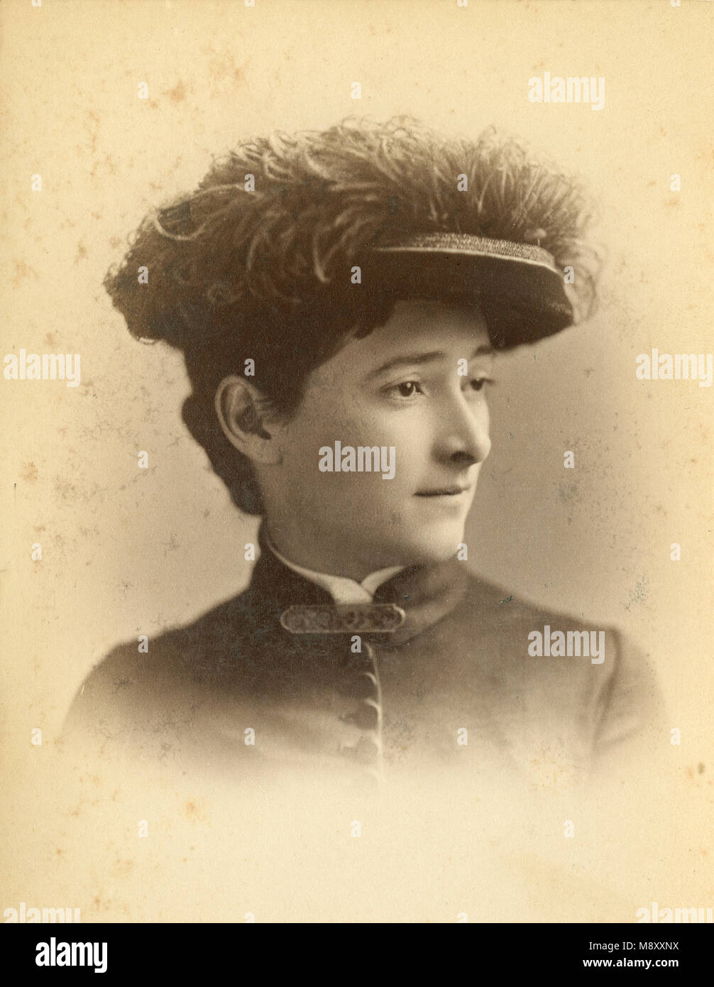 Meubles anciens 1883 photographie, Margaret Mather. Margaret Mather (1859-1898) était une actrice Canadienne qui a effectué dans la ville de New York. Elle a été l'une des plus célèbres actrices de Shakespeare dans les années 1880. SOURCE : CARTE DU CABINET ORIGINAL Banque D'Images
