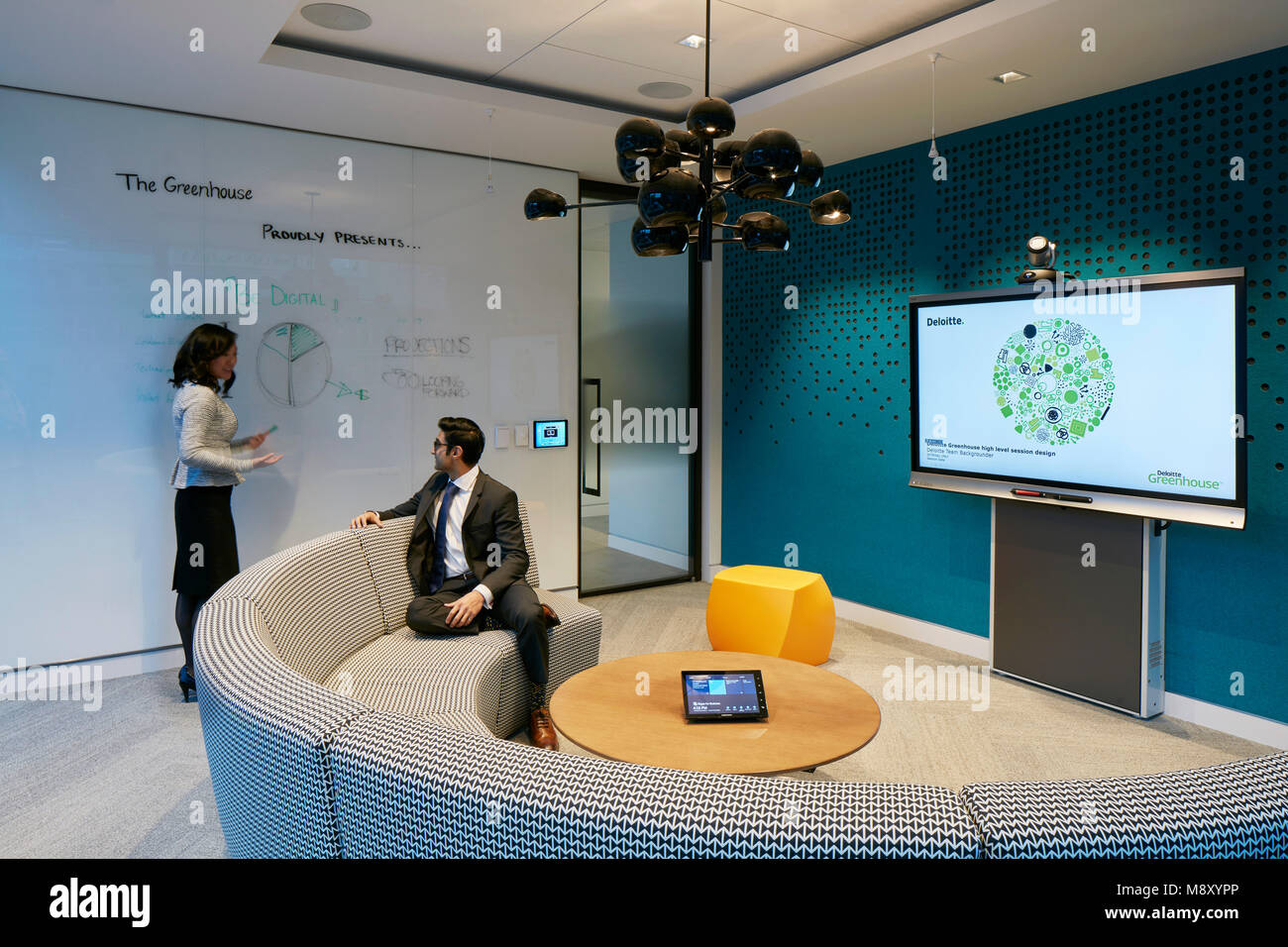 Open plan office interior workers Banque de photographies et d’images à ...