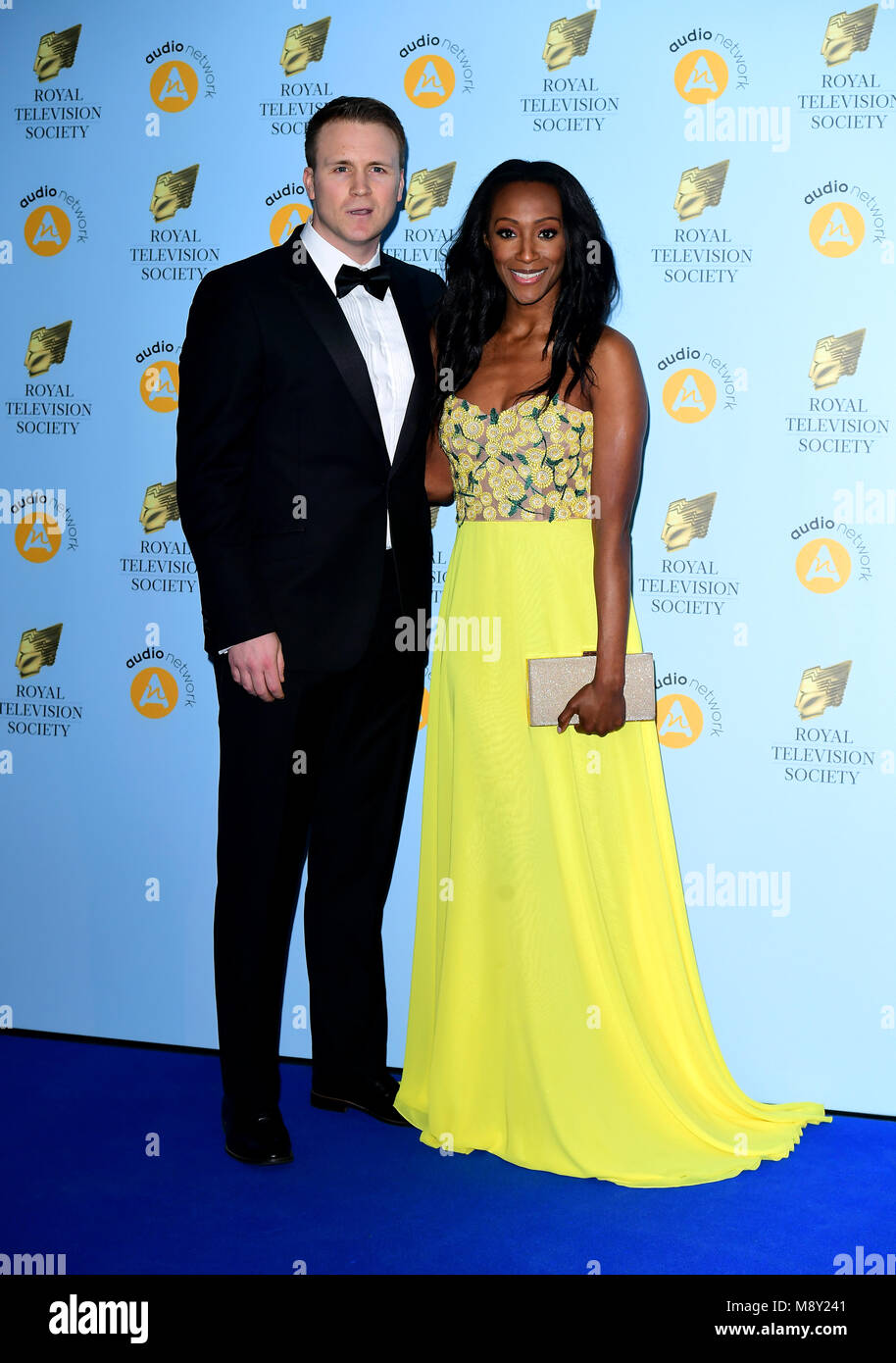 Ekanoye Paddy Wallace et Victoria assistant à la Royal Television Society Programme Awards au Grosvenor House Hotel, Park Lane, London. Banque D'Images