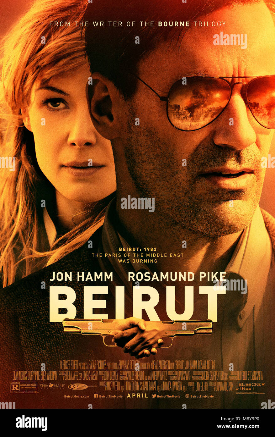 DATE DE SORTIE : Avril 11, 2018 Title : Beyrouth STUDIO : Bleecker Street Réalisateur : Brad Anderson PLOT : un diplomate américain (Jon Hamm) quitte le Liban en 1972 après un incident tragique à son domicile. Dix ans plus tard, il est rappelé à Beyrouth par un agent de la CIA (Rosamund Pike) à négocier pour la vie d'un ami qu'il laisse derrière lui. Avec : Rosamund Pike comme Sandy Crowder, JON HAMM que Mason Skiles (art de l'affiche l'image Crédit : © Bleecker Street/photos) Banque D'Images