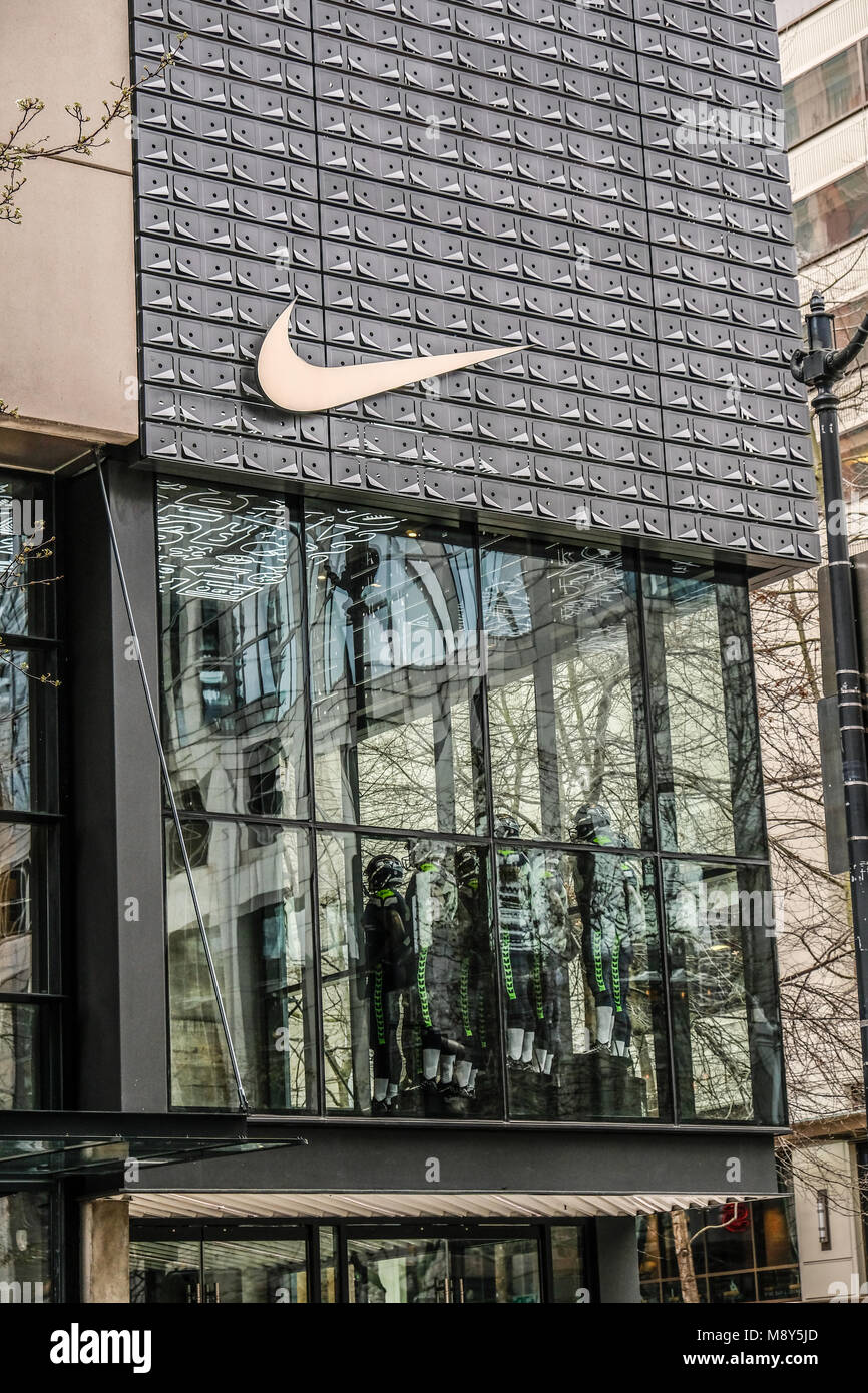 Logo Nike et de vitrine au centre-ville de Seattle Photo Stock - Alamy
