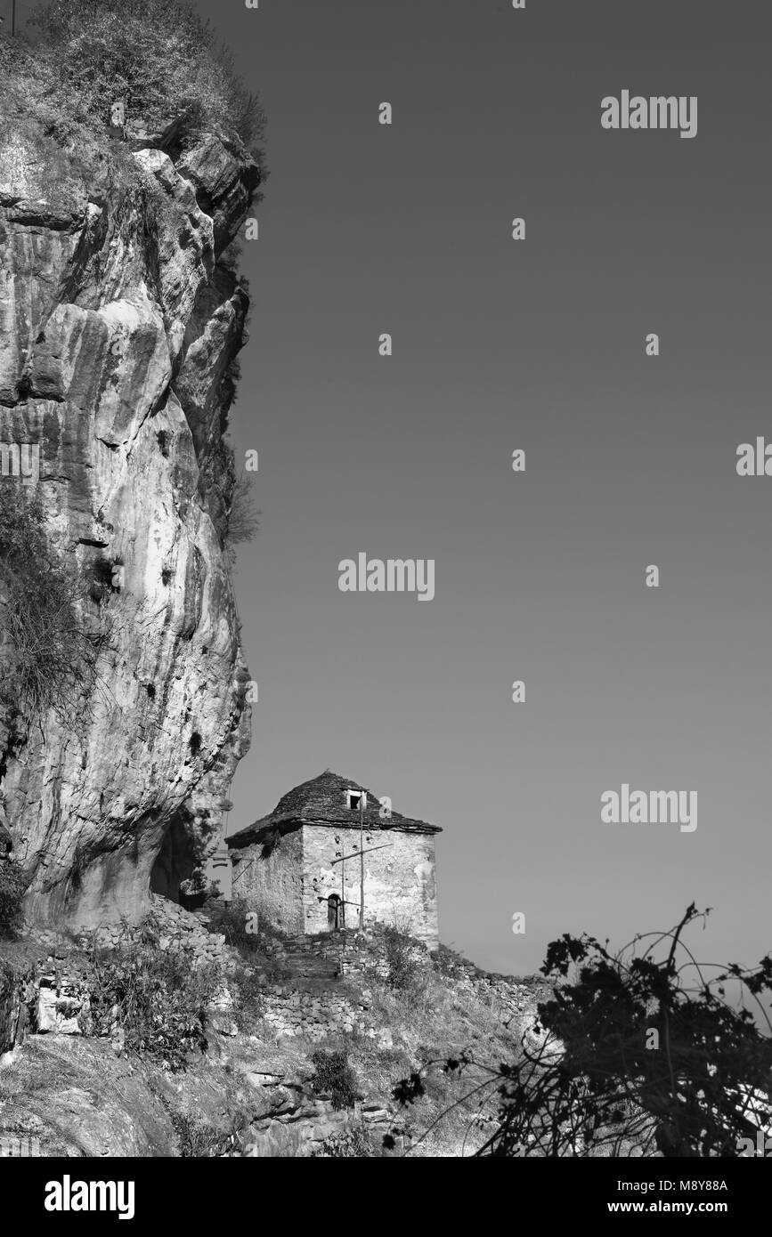 Un monastère byzantin Tsouka à la région montagneuse de Kastoria, mountain Gramos, l'ouest de la Macédoine, la Grèce, l'Europe Banque D'Images