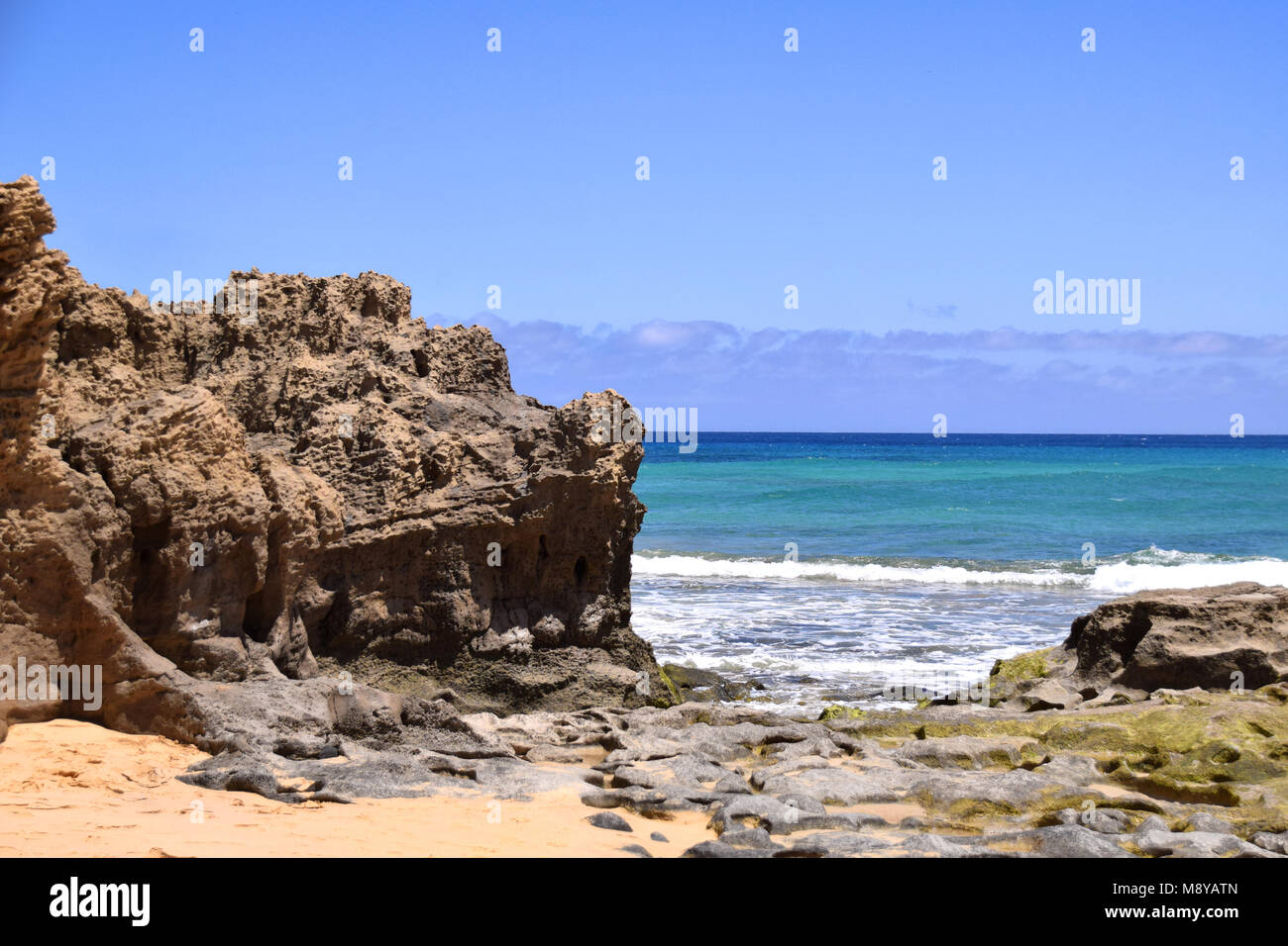 Rochers sur la plage de Ponta da Calheta, au sud-ouest de l'île de Porto Santo, 43 miles au nord de Madère, Portugal Banque D'Images