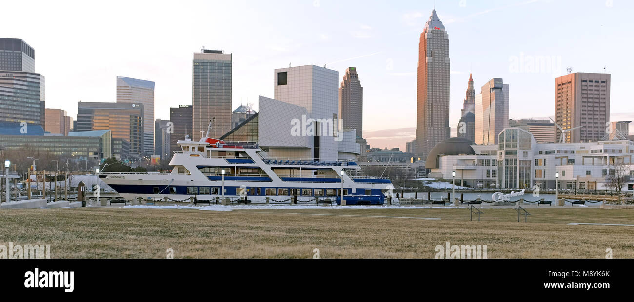 Northcoast Cleveland port avec le centre-ville en arrière-plan à Cleveland, Ohio, USA. Banque D'Images