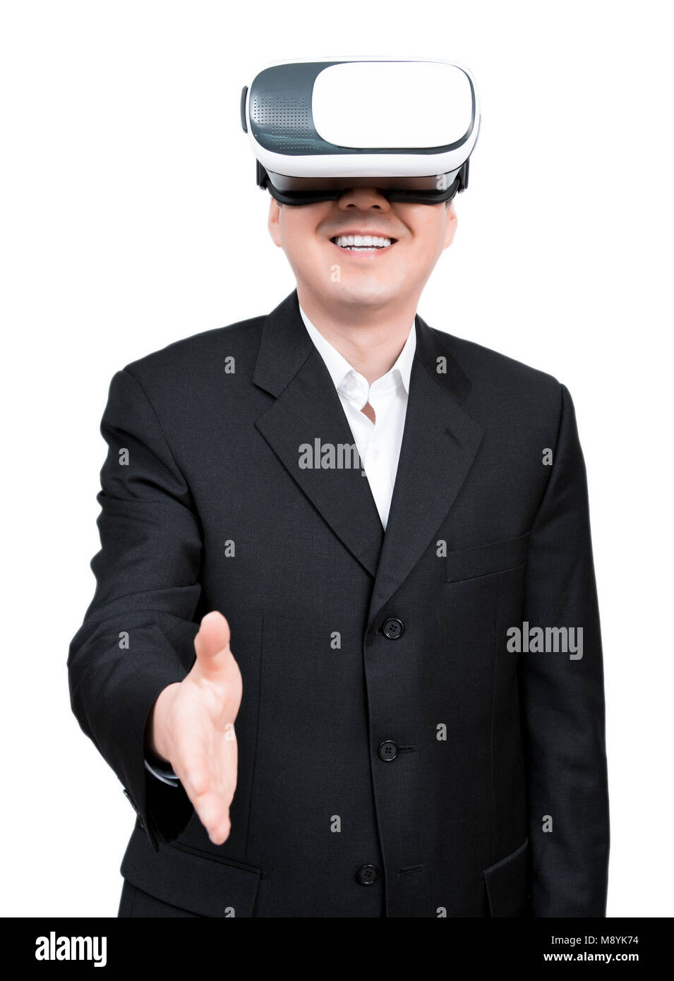 Close up of businessman dans un cadre formel et porter des lunettes de réalité virtuelle. Banque D'Images