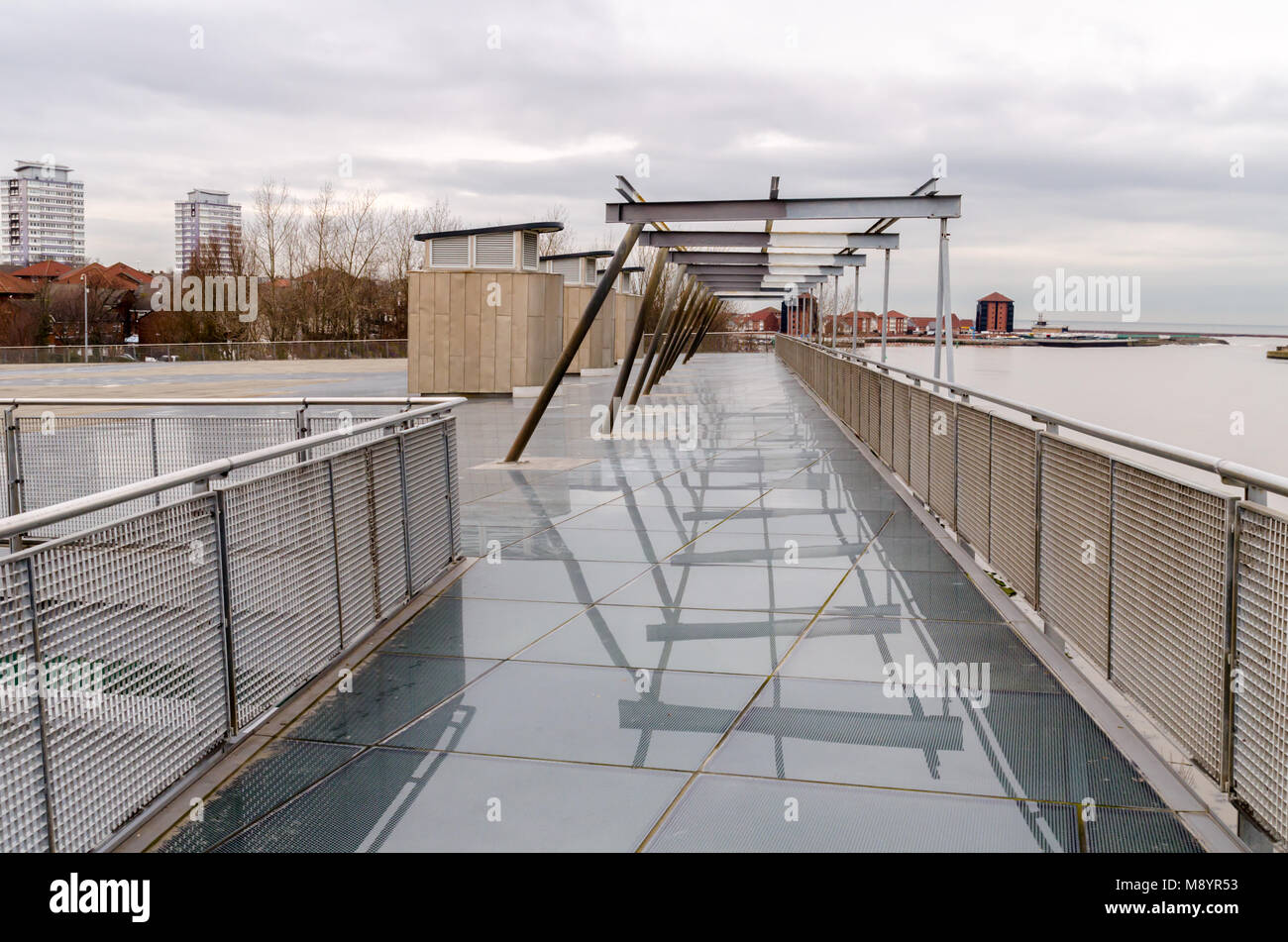 Vue sur le toit en verre transparent de la National Glass Centre, Sunderland Banque D'Images