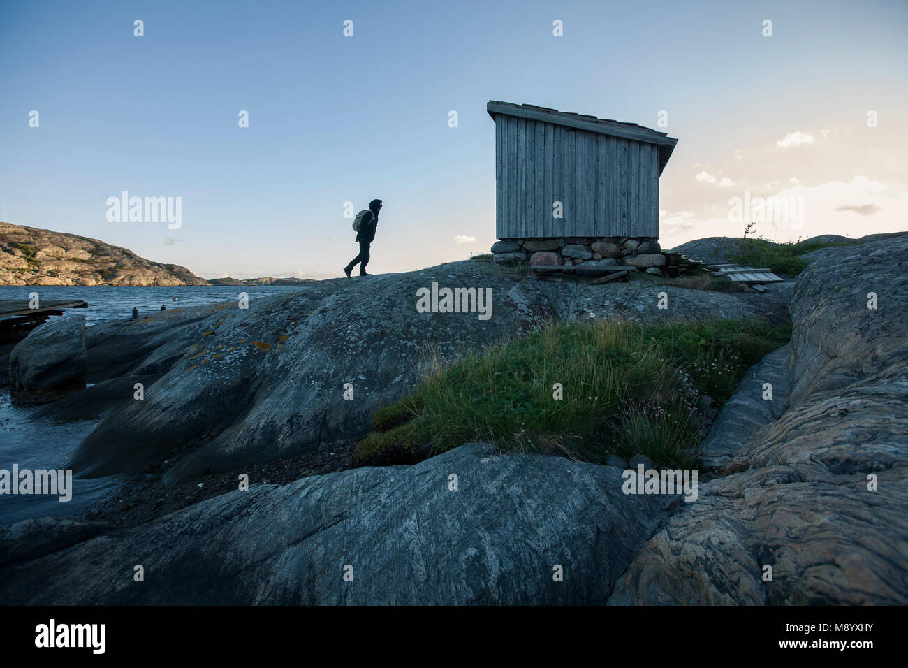 La découverte de l'île suédoise de randonneur, Tjorn, Suède 2016 Banque D'Images
