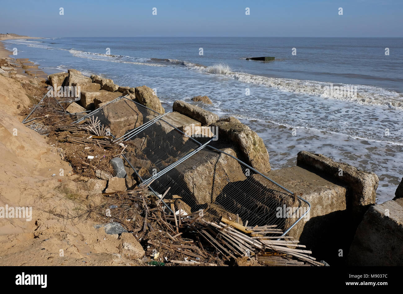 L'érosion des falaises à hemsby, Norfolk, Angleterre Banque D'Images