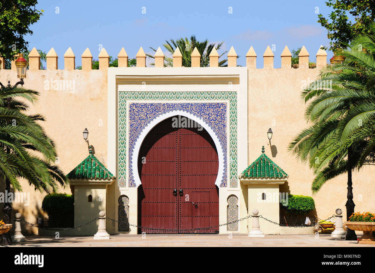 Porte du Palais Royal de Fès. Maroc Banque D'Images