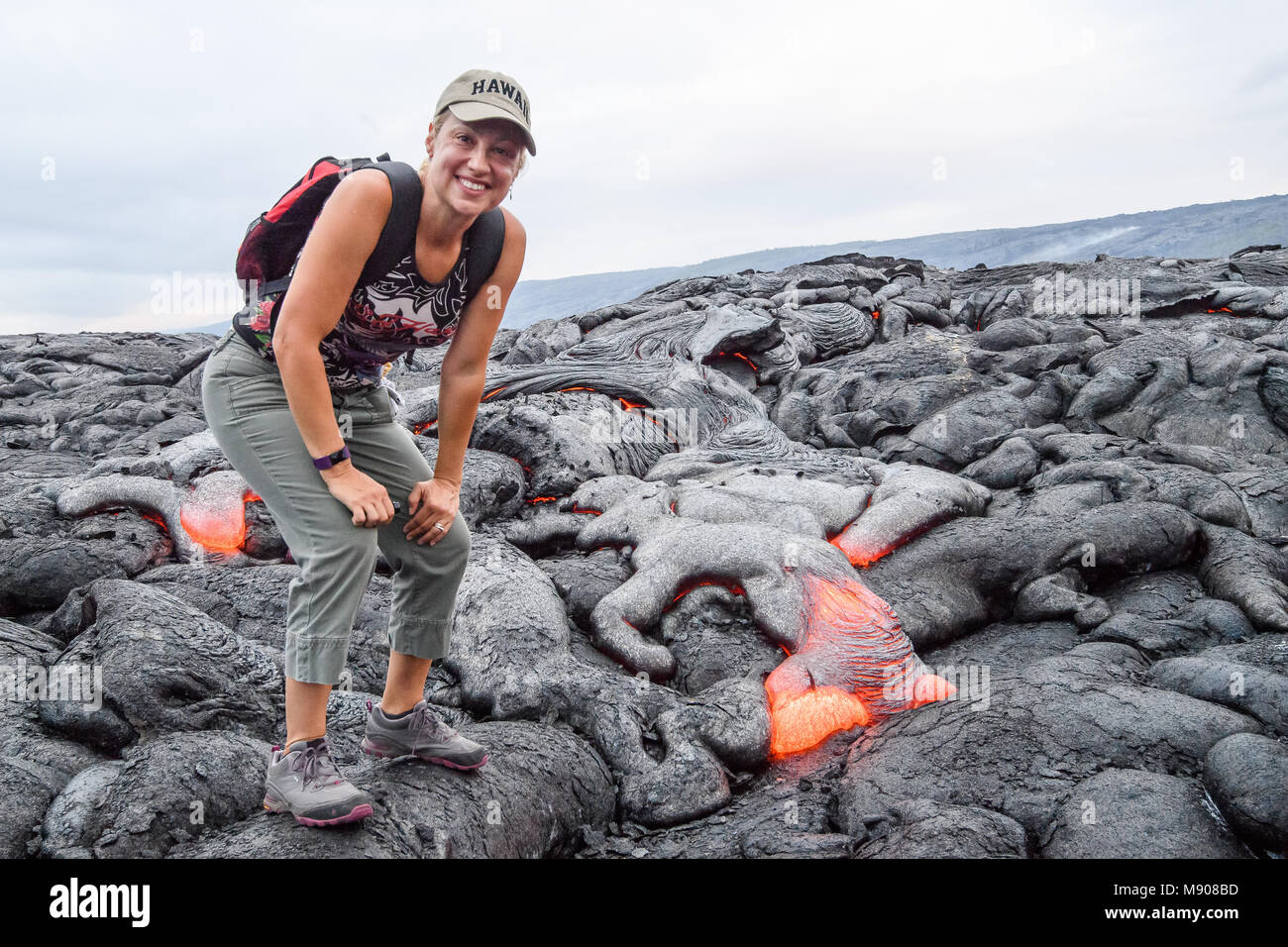 Permanent touristiques par les coulées à Kilauea volcano Banque D'Images