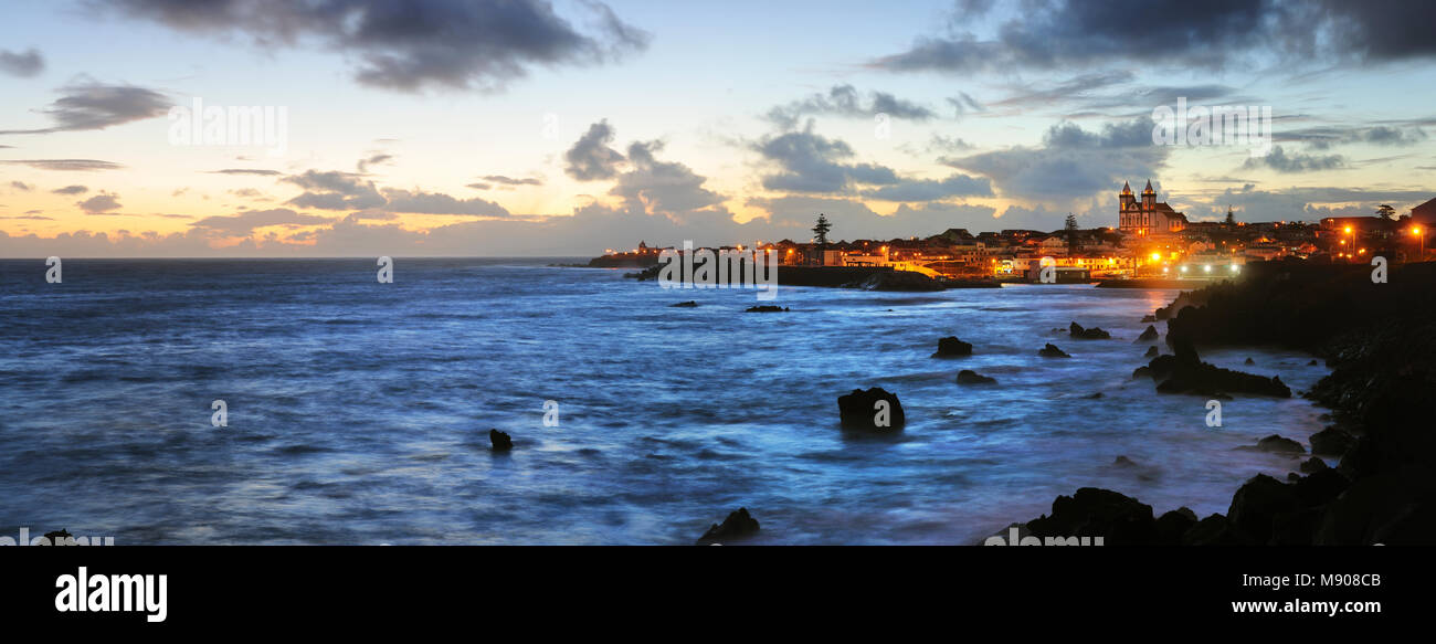 São Mateus au crépuscule, Angra do Heroísmo. Terceira, Açores, Portugal Banque D'Images