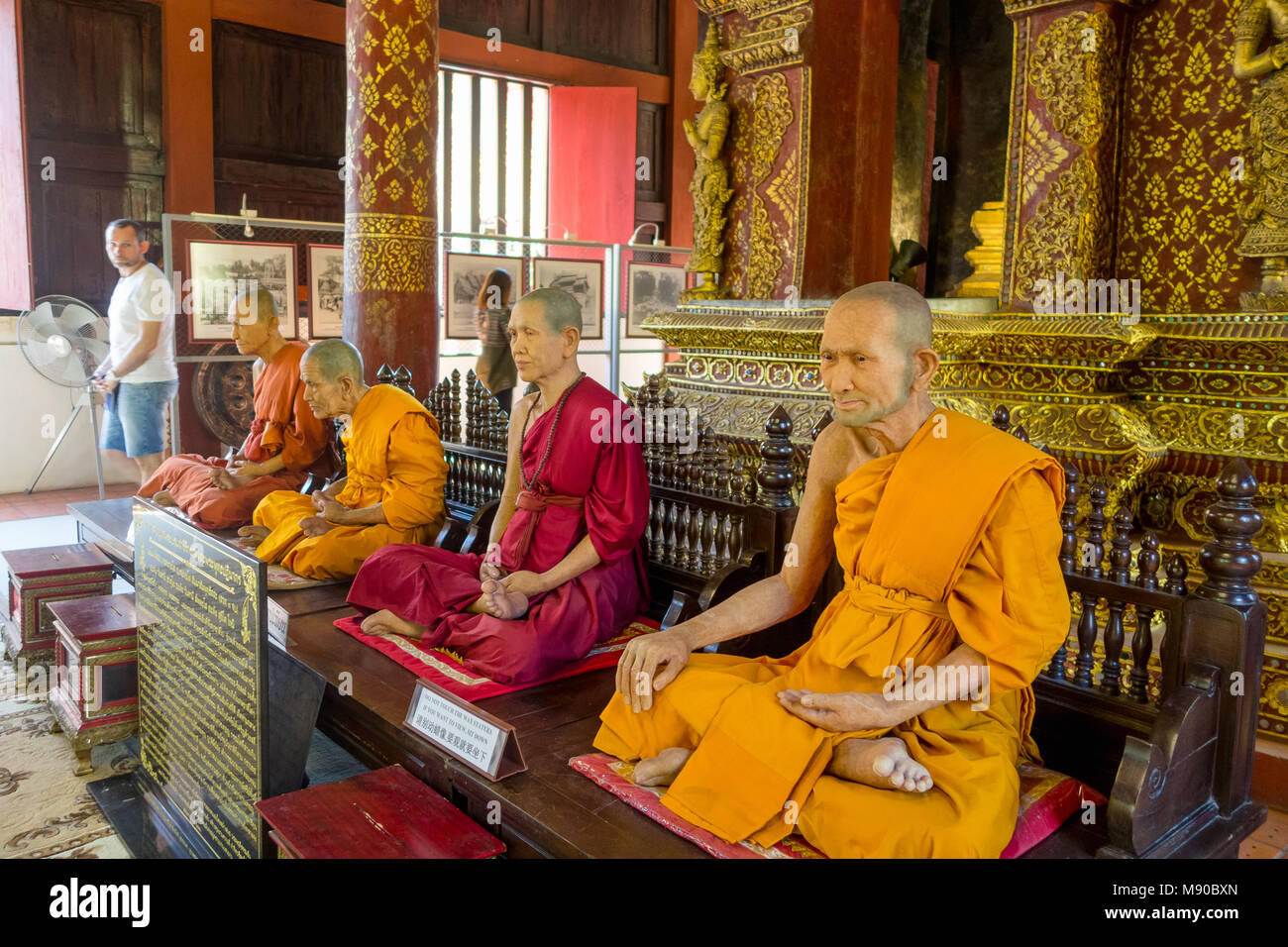 CHIANG MAI, THAÏLANDE, Mars 06, 2018 : la vue étonnante de statue de cire de moine bouddhiste dans le temple Banque D'Images