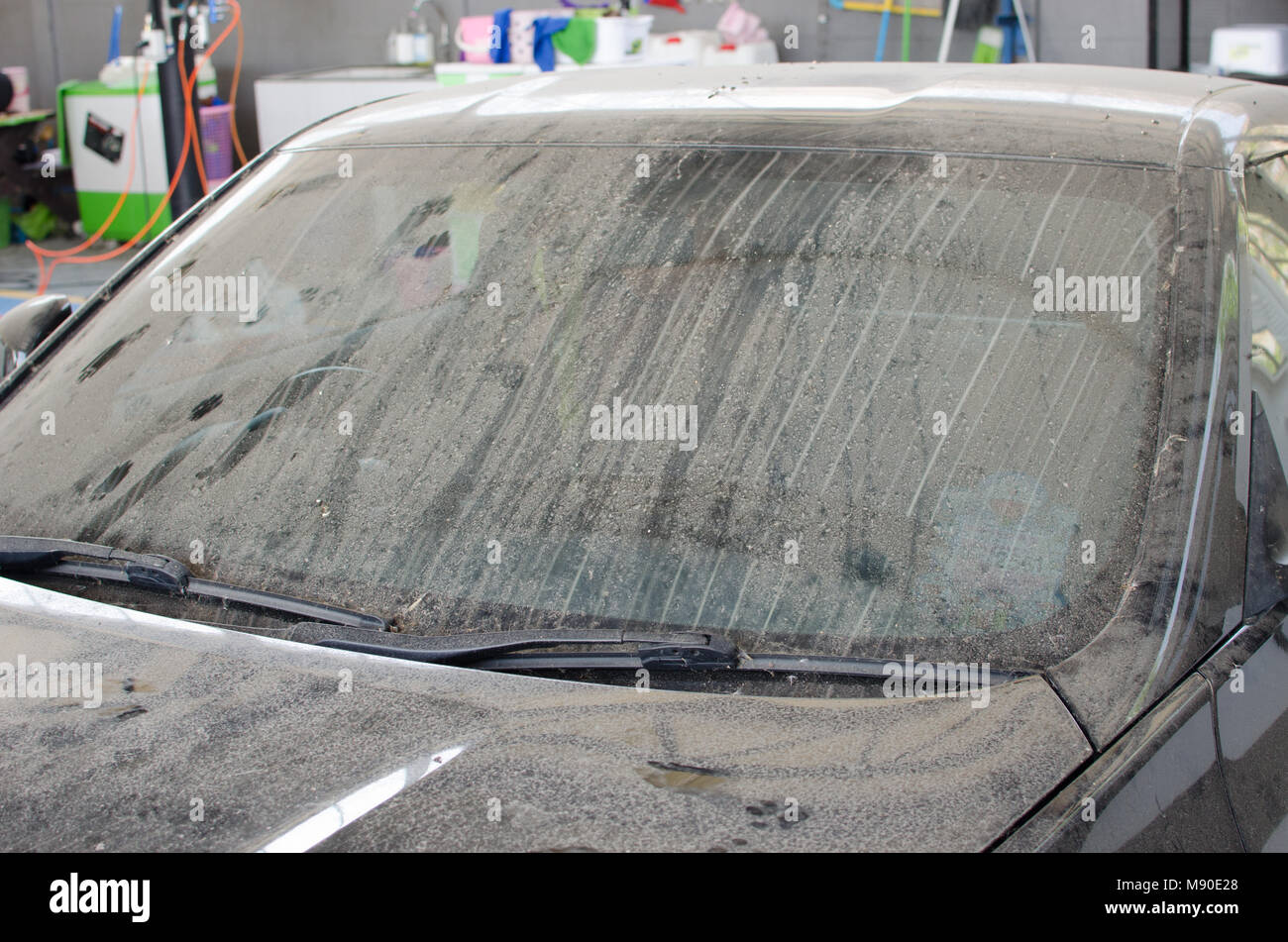 Essuie-glace, avant en verre des voitures d'époque, de nombreuses années  Photo Stock - Alamy