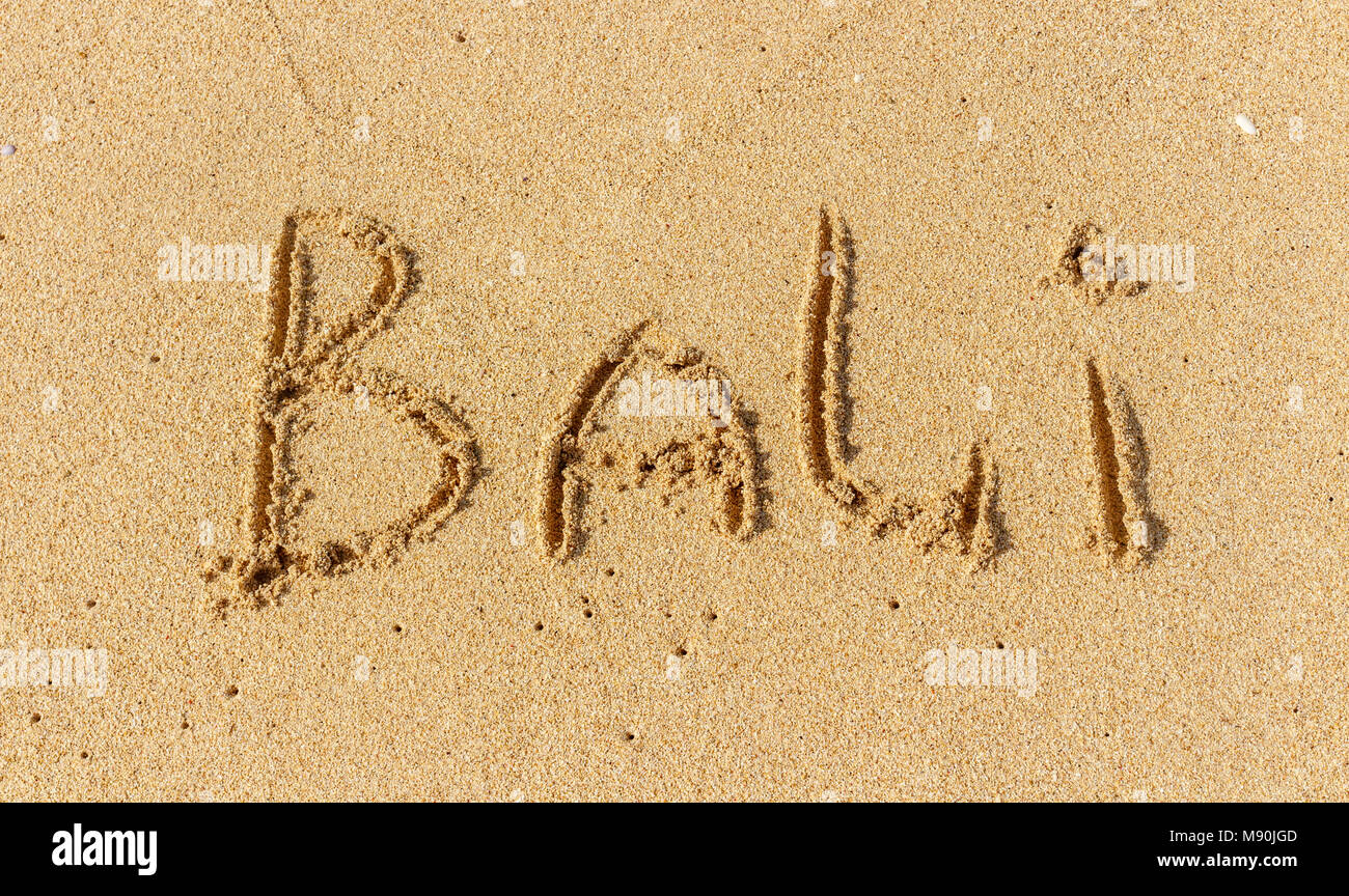 L'inscription sur le sable de Bali. Vacances, vacances à la plage. Banque D'Images