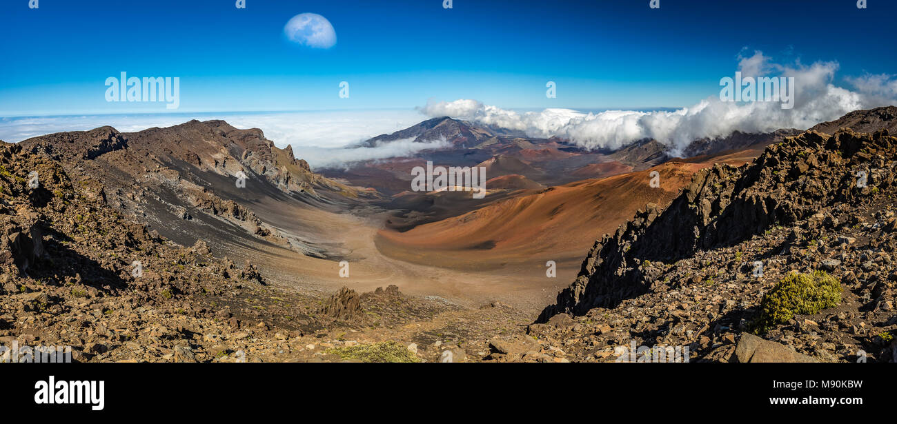 Le point de vue de la principale donnent sur l'ensemble de cratère de Haleakala Lu Ka'u o ka O'o cône dans le Parc National de Haleakala Maui volcan dormant, New York. Quatre imag Banque D'Images