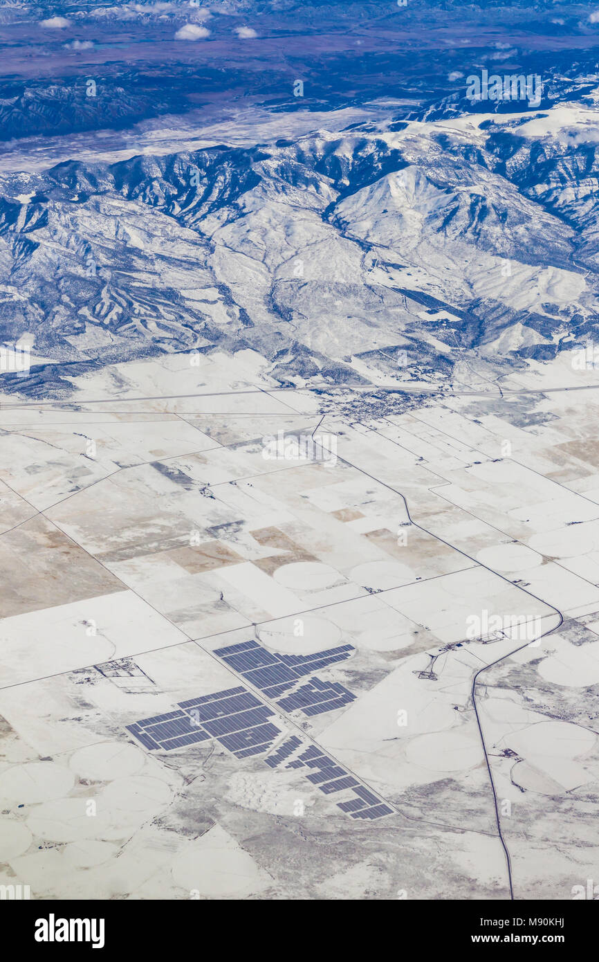 Avis de Virgin Atlantic sur le chemin de l'aéroport de Gatwick, North terminal à Las Vegas en regardant par la fenêtre à partir de 35 000 pieds. Banque D'Images