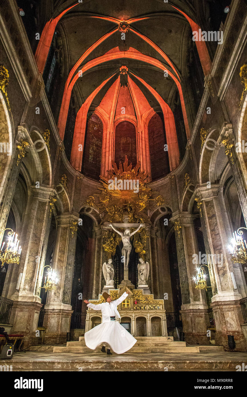 Nuit SacrÃ©e en l'Ã©glise Saint-Merry. Derviche. Banque D'Images