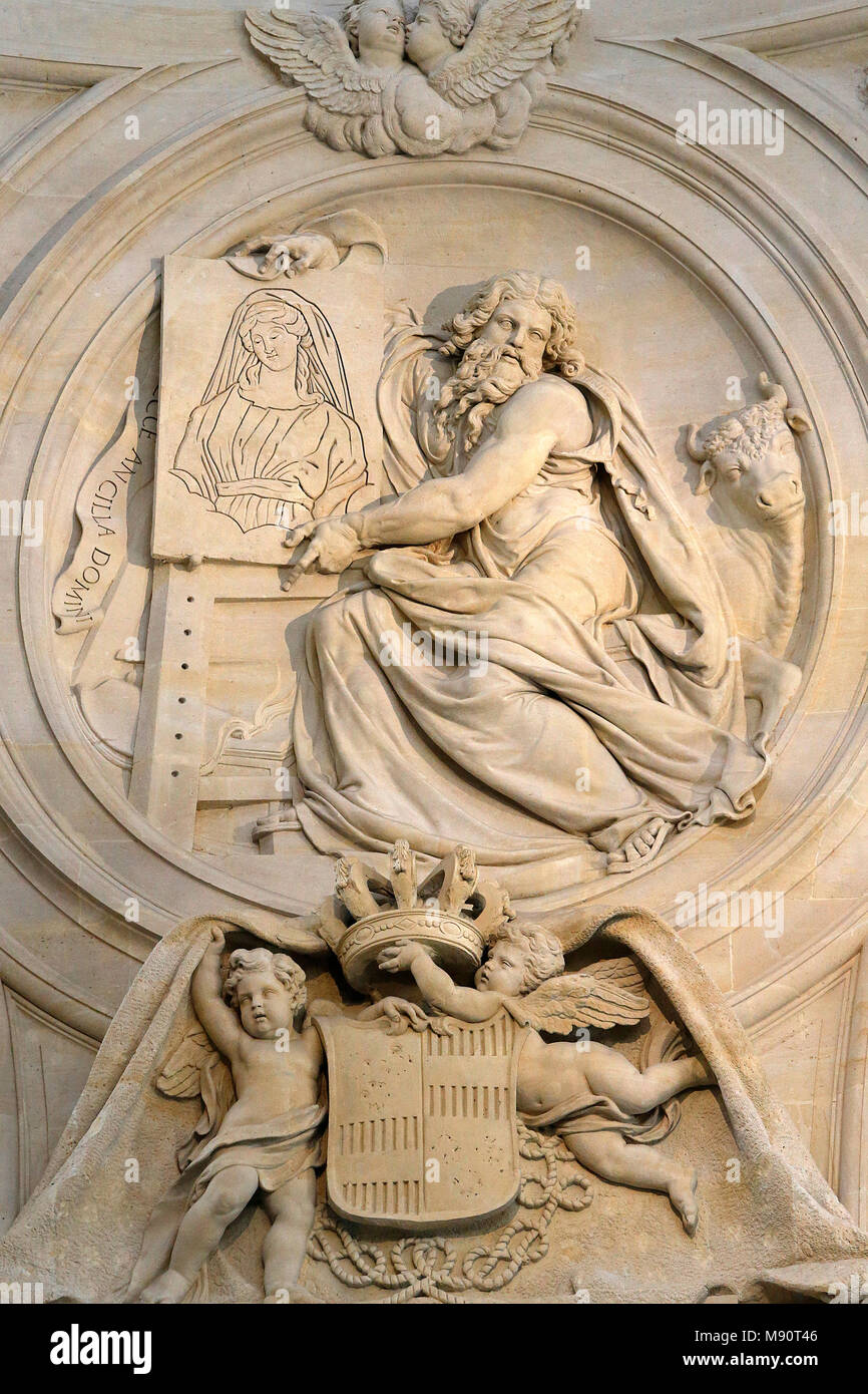 Notre-Dame du Val-de-Grâce de l'église catholique, Paris, France. Chapelle du Saint Sacrement. Relief représentant Saint Luc. Banque D'Images