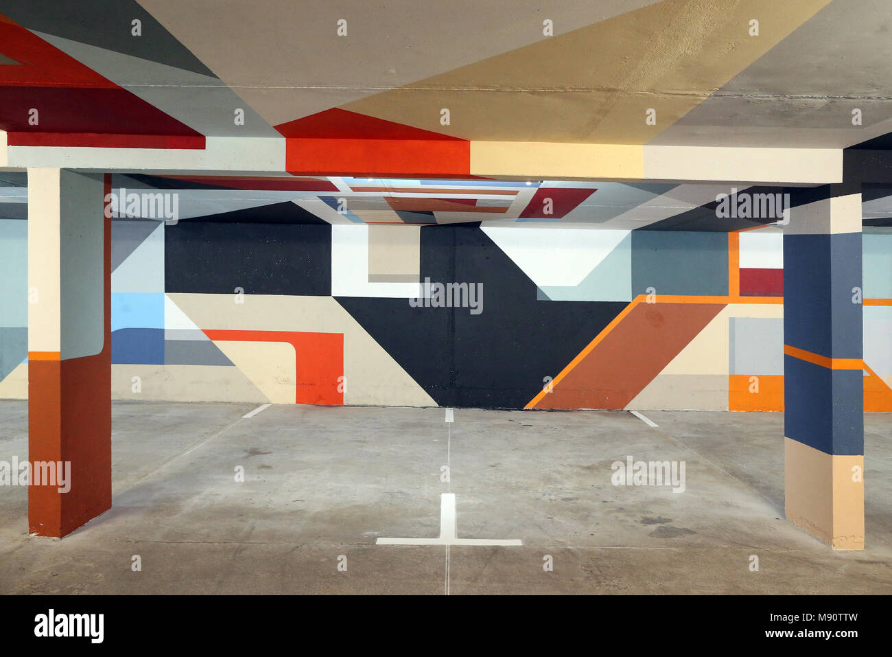 2 KM 3 Saint-Gervais Mont-Blanc art contemporain plate-forme. L'art de rue travail réalisé par l'artiste français Wiz. Banque D'Images