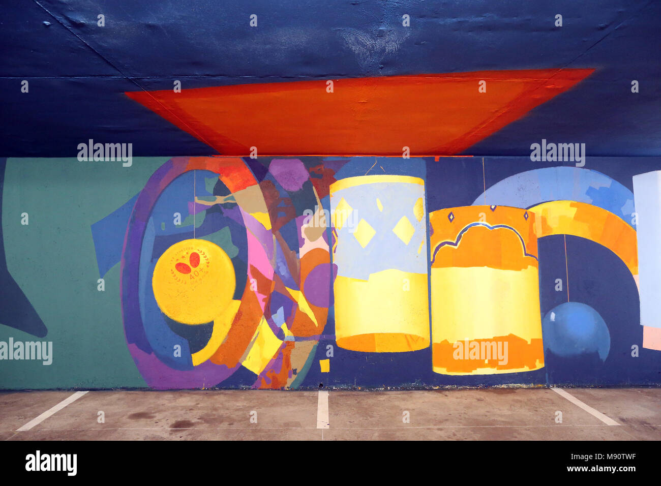 2 KM 3 Saint-Gervais Mont-Blanc art contemporain plate-forme. L'art de rue travail réalisé par l'artiste français en velours. Banque D'Images
