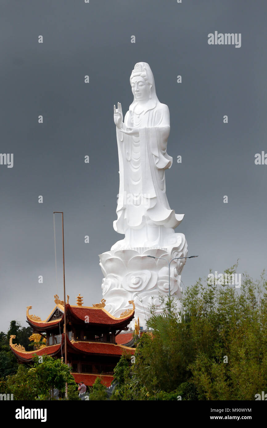 Chua Ho Quoc pagoda. Déesse de la Pitié, statue du Bodhisattva Avalokitesvara. Phu Quoc. Le Vietnam. Banque D'Images
