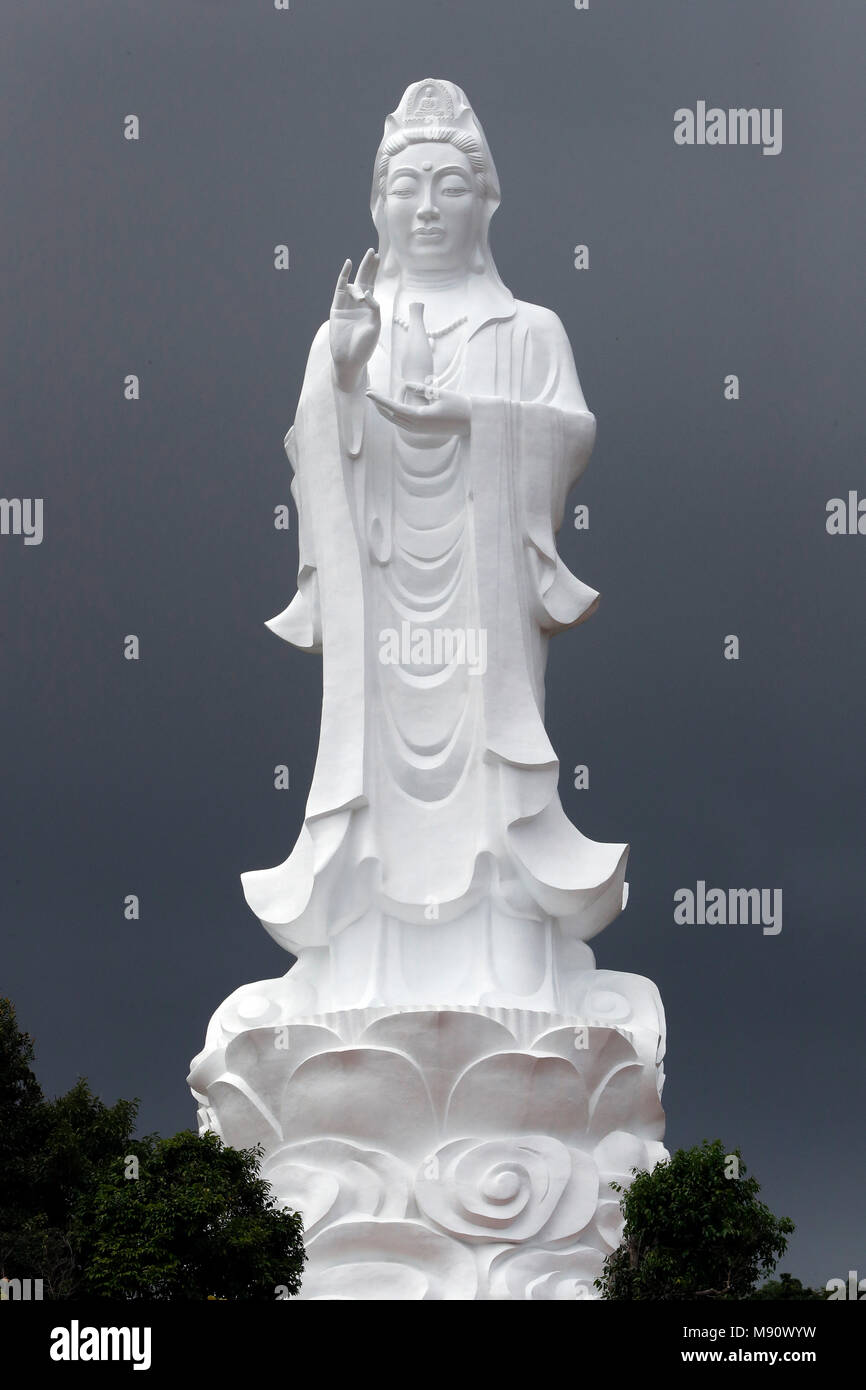 Chua Ho Quoc pagoda. Déesse de la Pitié, statue du Bodhisattva Avalokitesvara. Phu Quoc. Le Vietnam. Banque D'Images