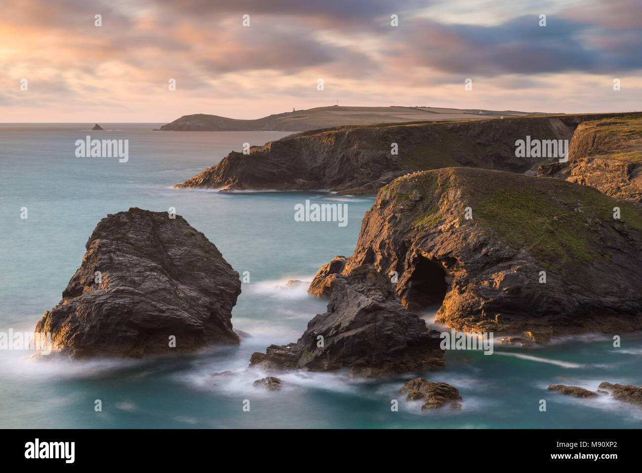 Côte nord des Cornouailles spectaculaire près de Trevose Head, Cornwall, Angleterre. L'été (juillet) 2017. Banque D'Images