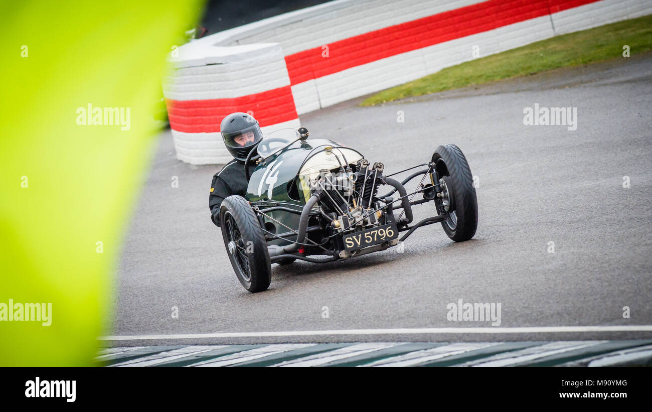 Iain Stewart dans le 1929 Morgan Aero Super lors de la réunion des membres de Goodwood 76MM dans la cuvette de traverse danseuse Banque D'Images