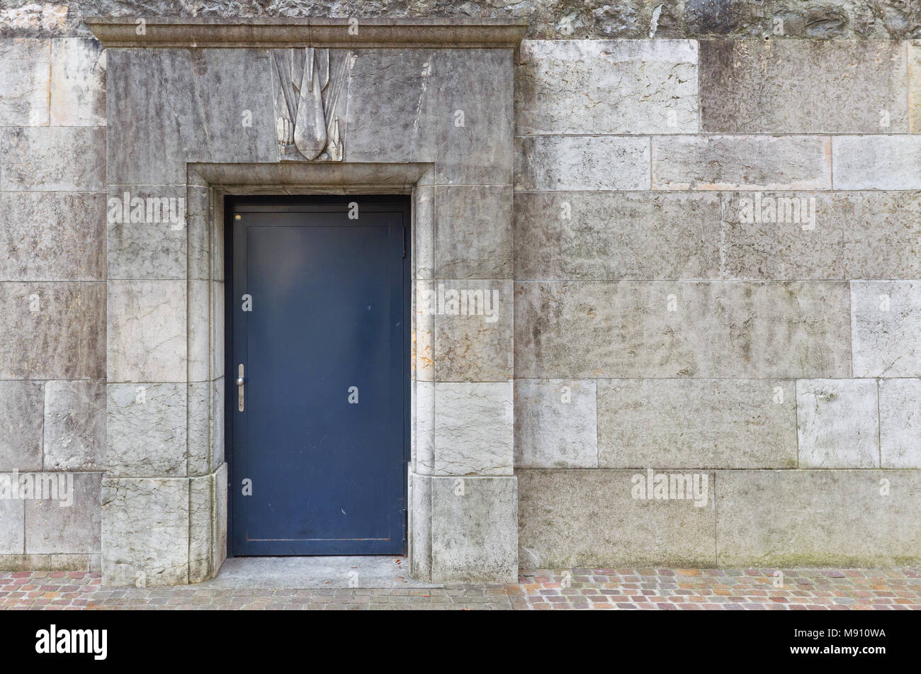 Un abri en vertu de l'ancienne Genève Banque D'Images