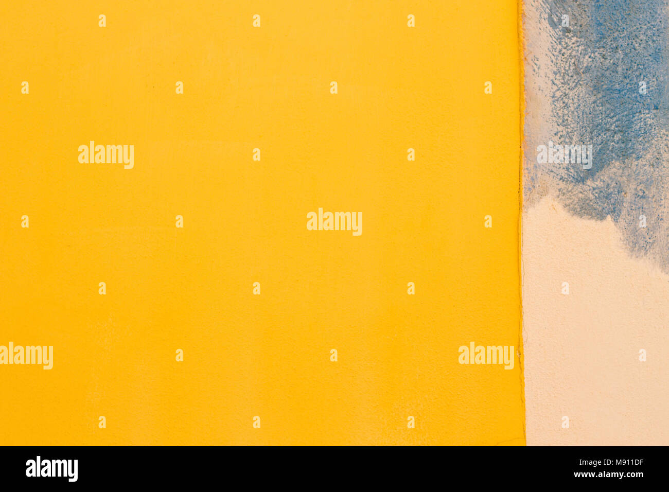Abstract Wall Background Mur Jaune Coloré A Commencé à Peindre Avec