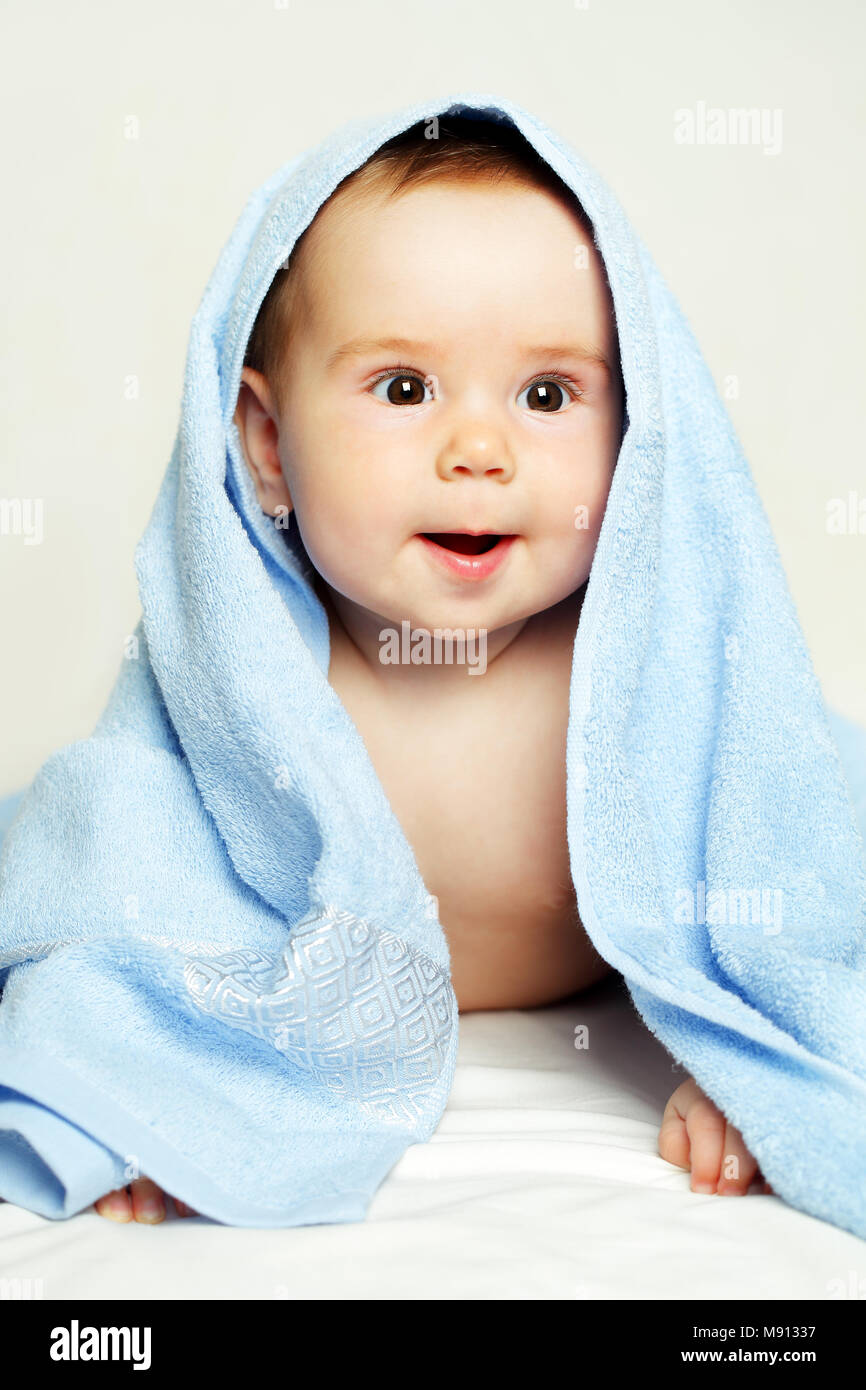 Bebe Enfant Heureux Joyeux 5 Mois Photo Stock Alamy
