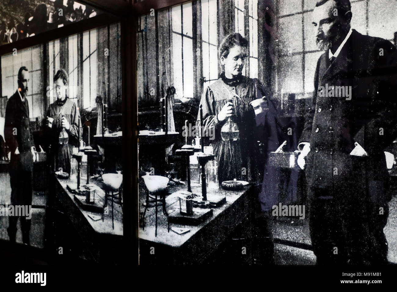 Ho Chi Minh museum. Pierre et Marie Curie, physicien et chimiste, qui a effectué des recherches sur la radioactivité. Hanoi. Le Vietnam. Banque D'Images