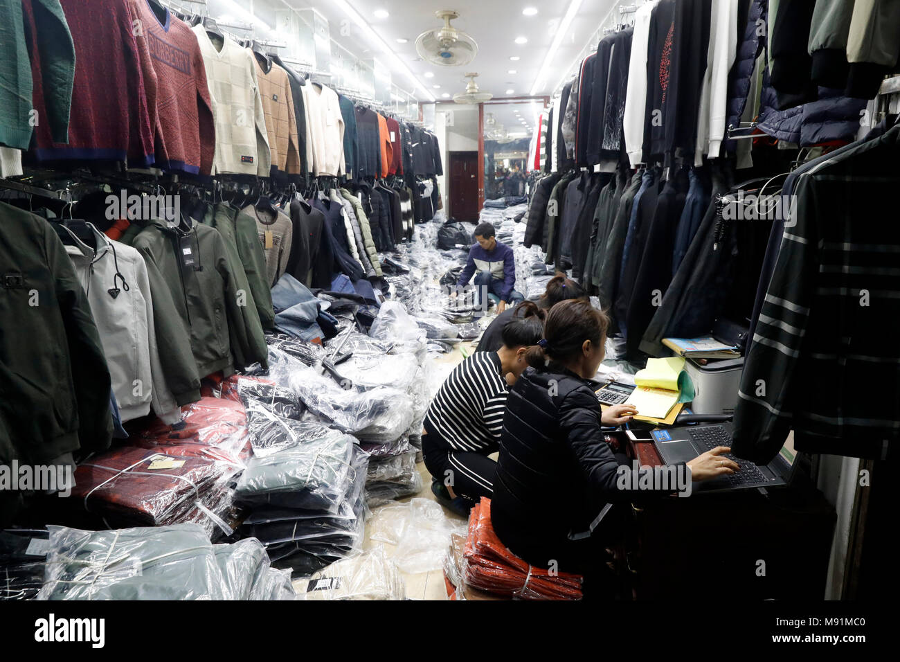 Toile pour une vente en magasin. Hanoi. Le Vietnam. Banque D'Images