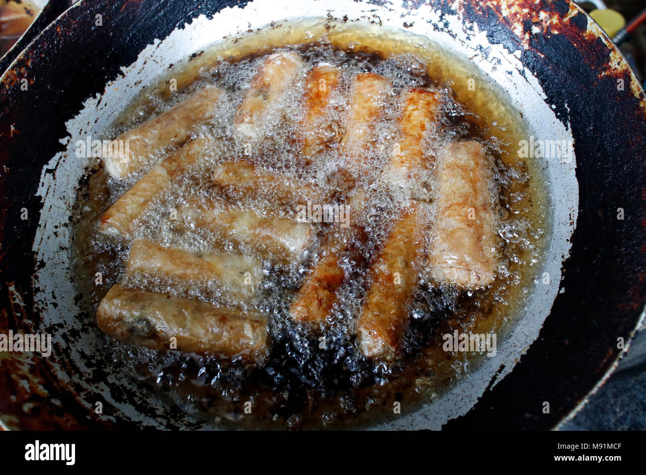 La nourriture vietnamienne. Rouleaux de printemps frits. Hanoi. Le Vietnam. Banque D'Images