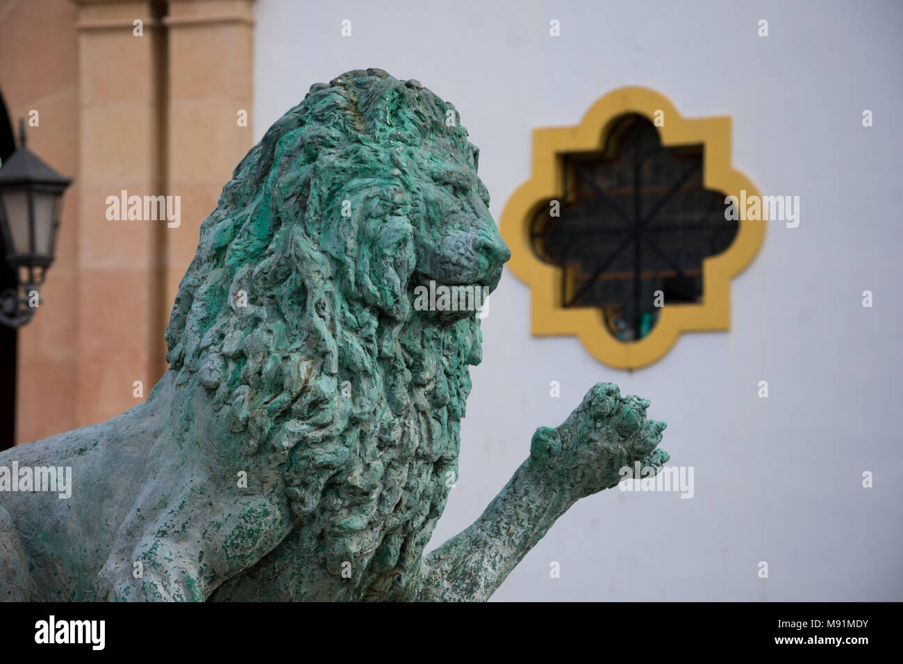 Ronda, Espagne. 19 janvier, 2018. Sculpture du Lion de la fontaine à l'Hercules Socorro place (Plaza del Socorro) Banque D'Images