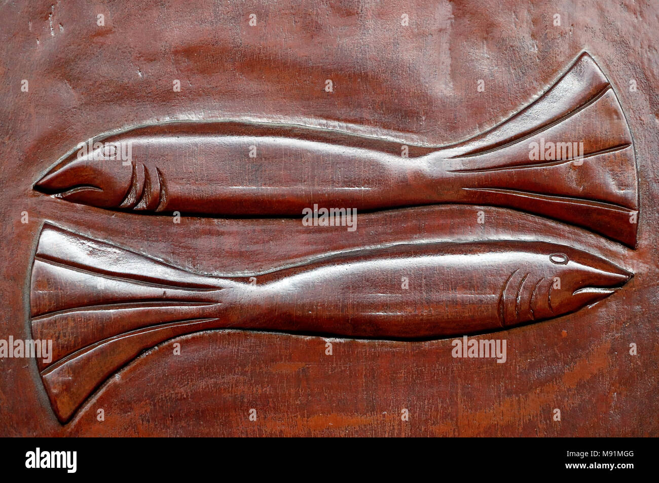Cathédrale Saint Joseph. Deux poissons sur une porte. Symbole pour le Christ et le christianisme. Lang Son. Le Vietnam. Banque D'Images Cathédrale Saint Joseph. Deux poissons sur une porte. Symbole pour le Christ et le christianisme. Lang Son. Le Vietnam. Banque D'Images